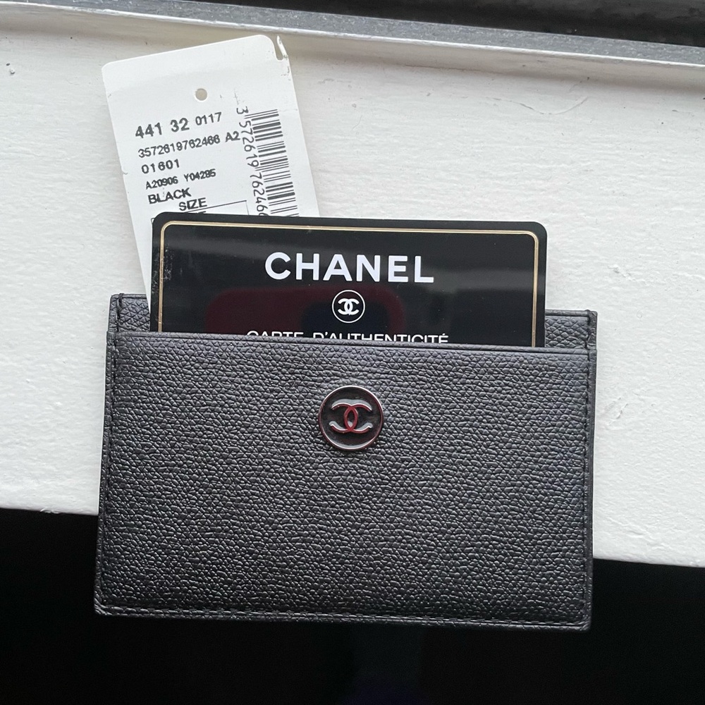 100% AUTHENTIC CHANEL CC HOLDER